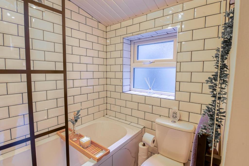 Charming City Home, Beside The Serene Ormeau Park Belfast Exterior photo