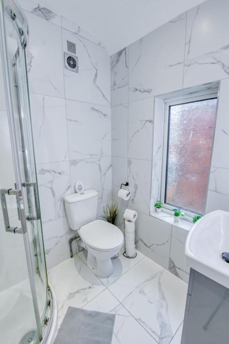 Charming City Home, Beside The Serene Ormeau Park Belfast Exterior photo